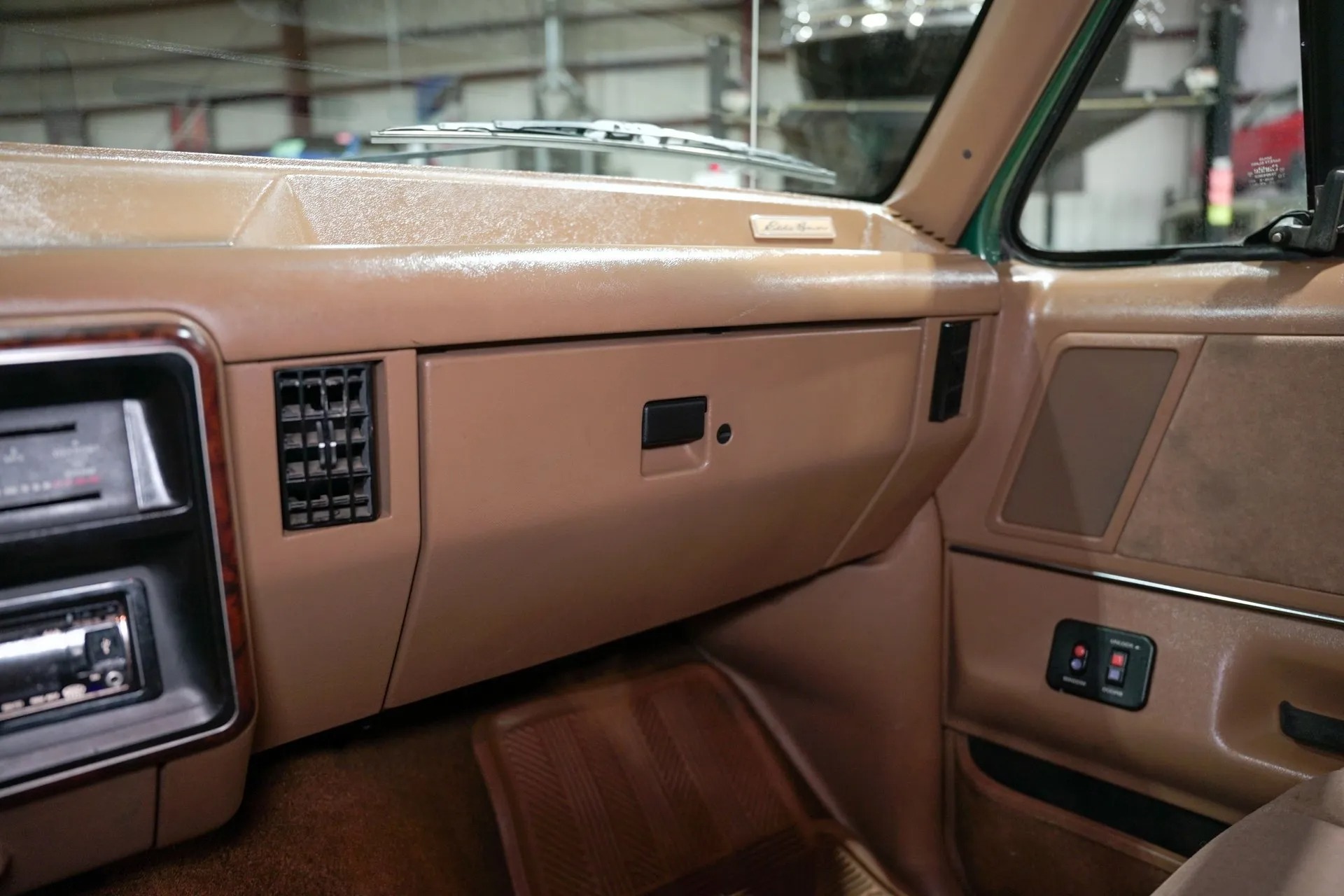1988-ford-bronco-eddie-bauer-for-sale (34)