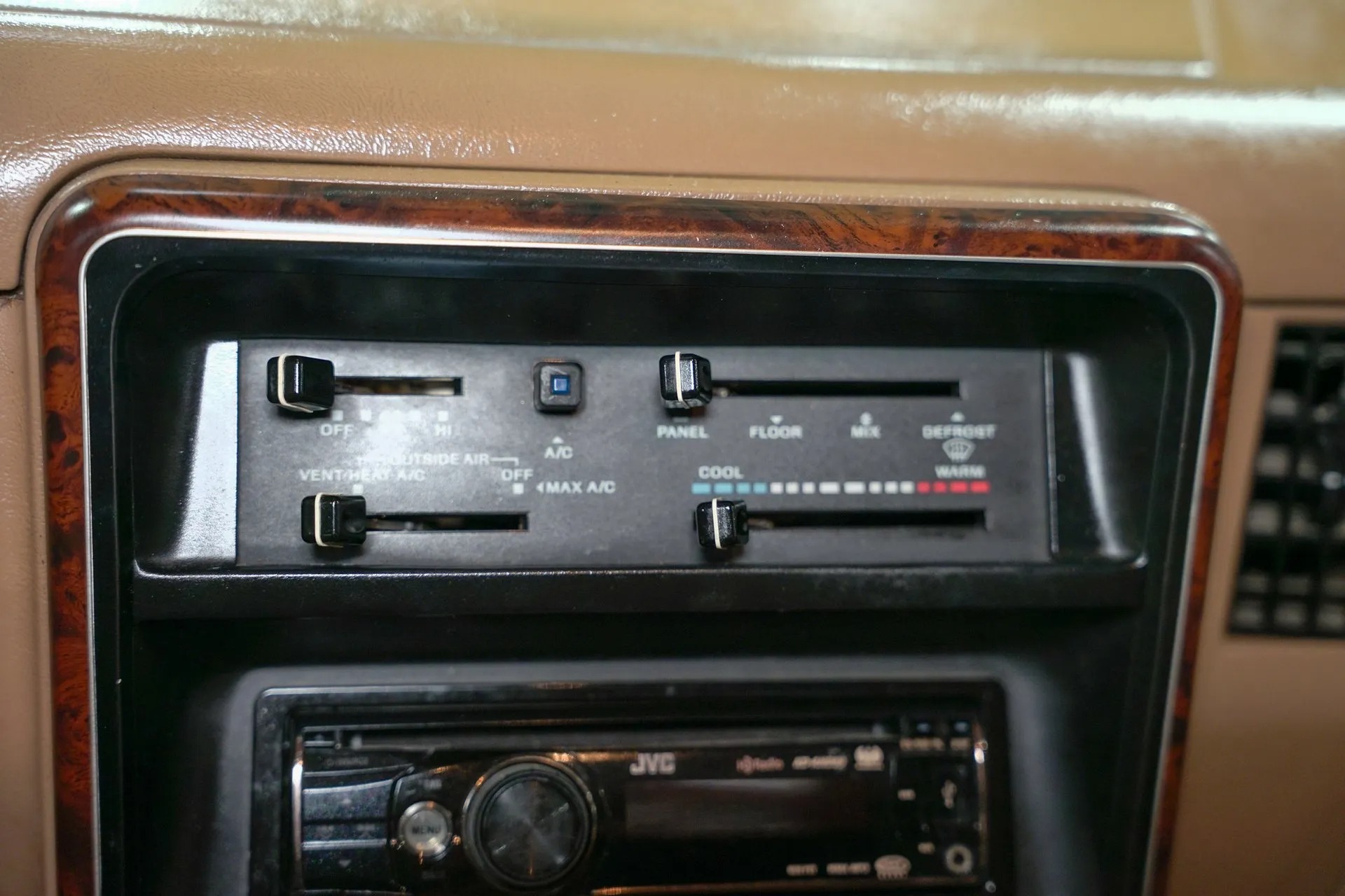 1988-ford-bronco-eddie-bauer-for-sale (48)