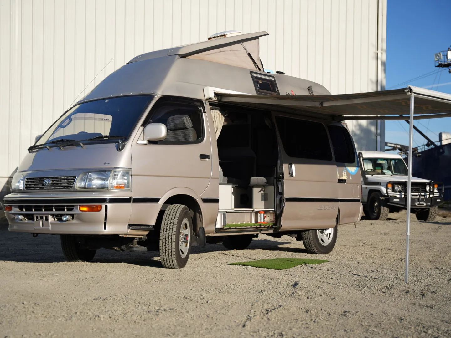 1995-toyota-hiace-for-sale-01