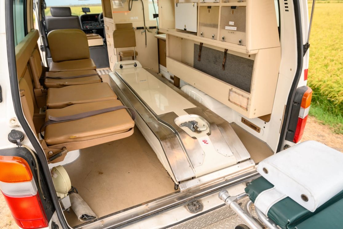 1999-toyota-hiace-ambulance (112)