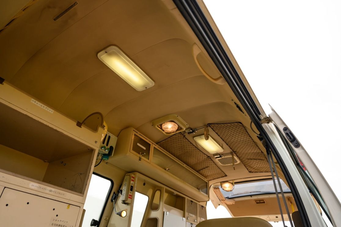 1999-toyota-hiace-ambulance (126)