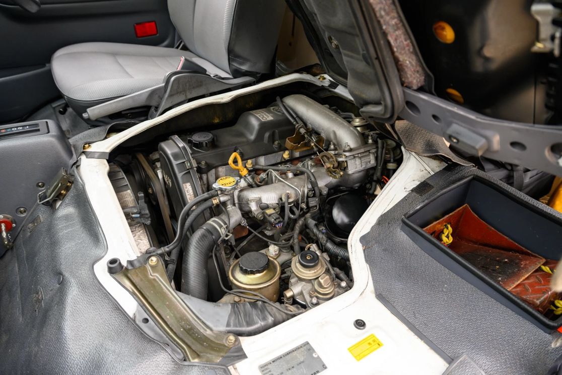 1999-toyota-hiace-ambulance (127)