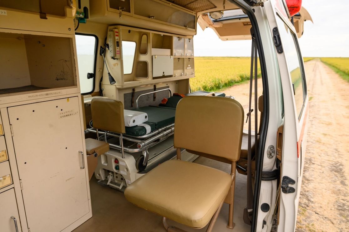 1999-toyota-hiace-ambulance (132)