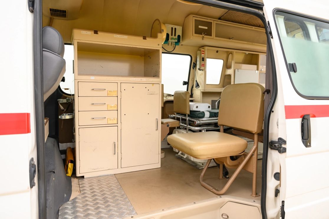 1999-toyota-hiace-ambulance (134)