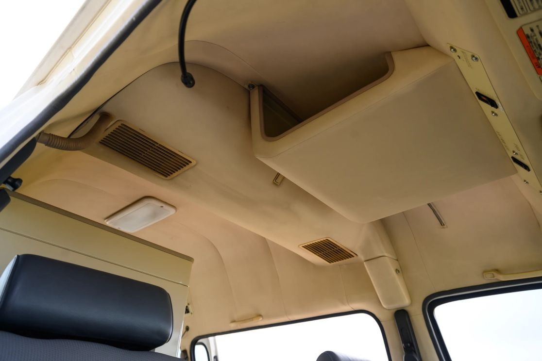 1999-toyota-hiace-ambulance (136)