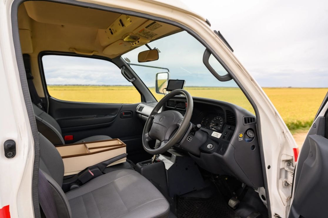 1999-toyota-hiace-ambulance (139)