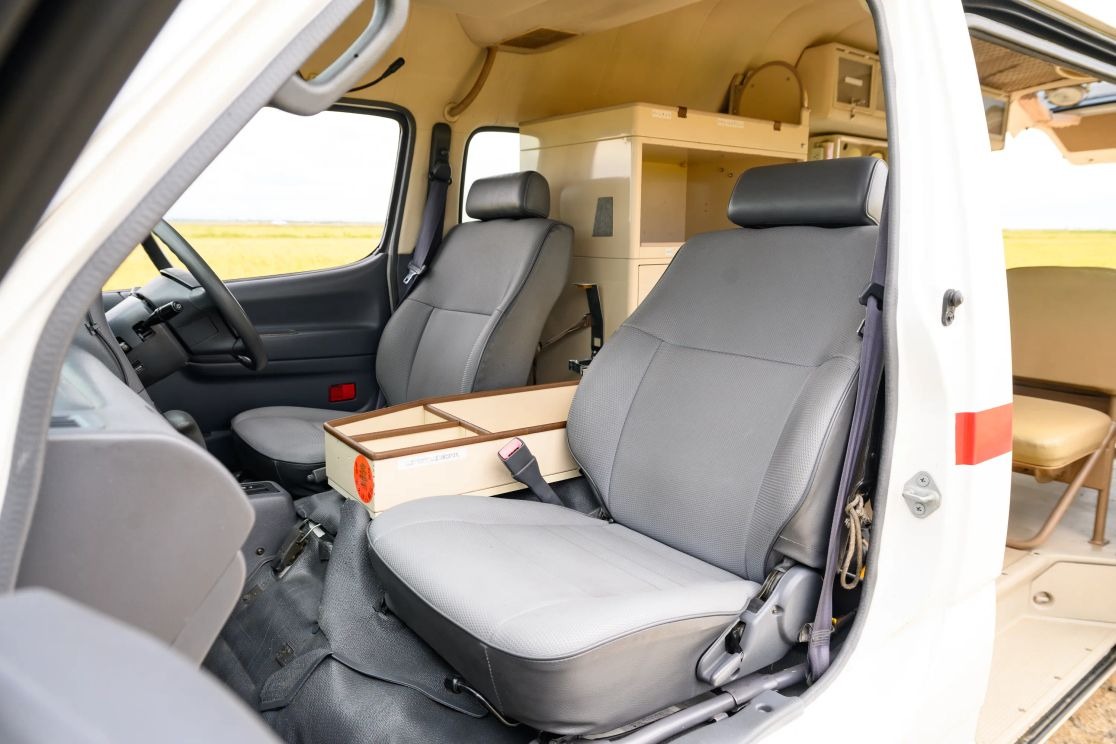 1999-toyota-hiace-ambulance (141)