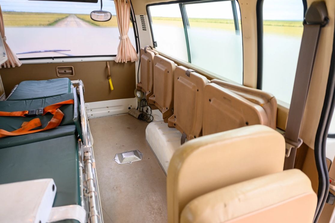 1999-toyota-hiace-ambulance (16)