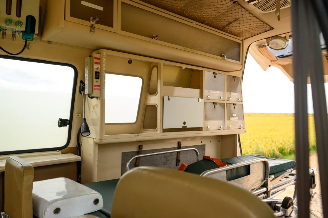 1999-toyota-hiace-ambulance (18)