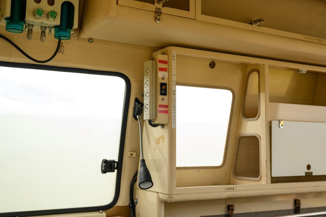 1999-toyota-hiace-ambulance (21)