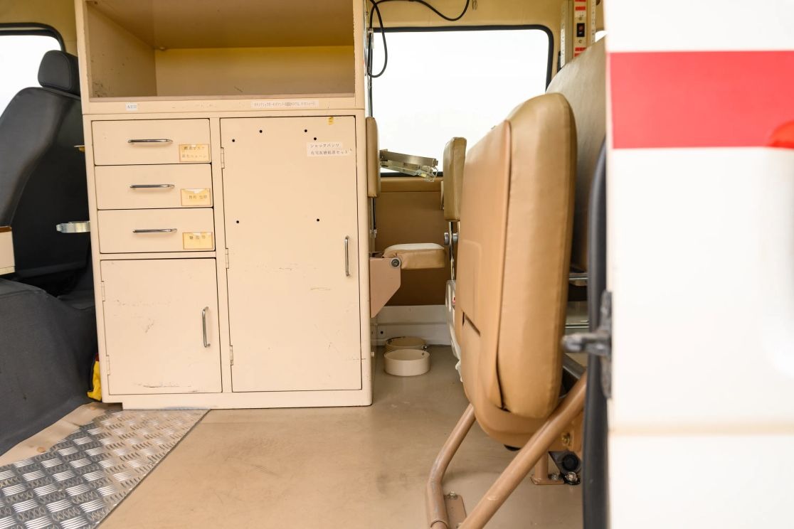 1999-toyota-hiace-ambulance (24)