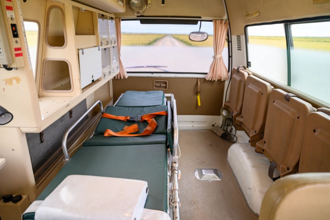 1999-toyota-hiace-ambulance (25)