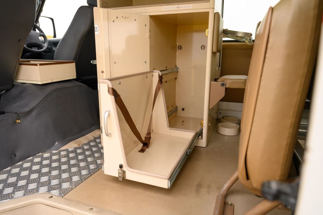 1999-toyota-hiace-ambulance (27)