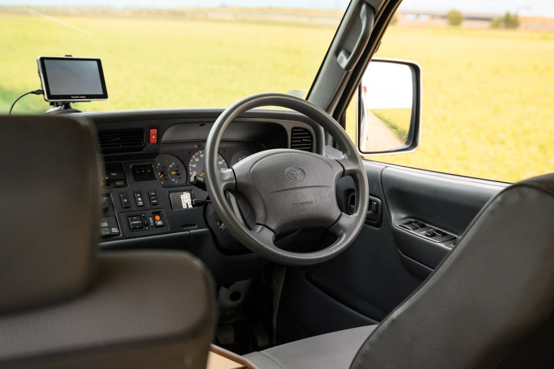 1999-toyota-hiace-ambulance (29)