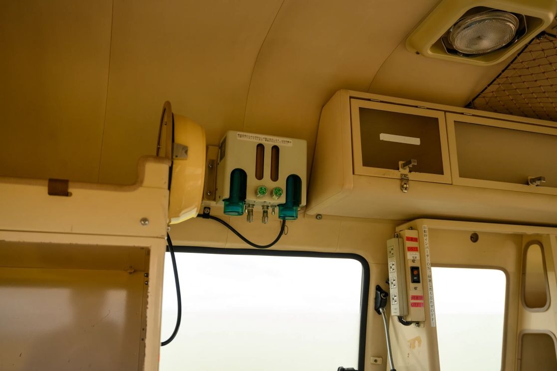 1999-toyota-hiace-ambulance (33)
