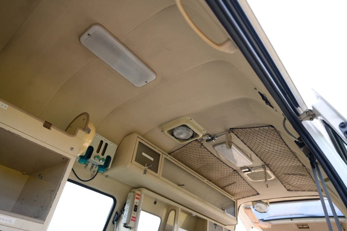 1999-toyota-hiace-ambulance (35)