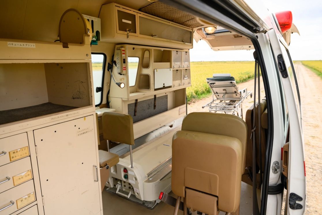 1999-toyota-hiace-ambulance (36)