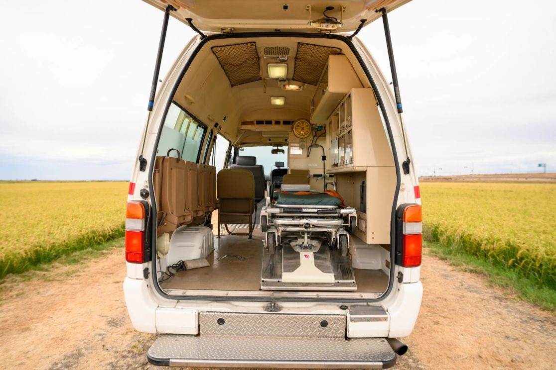 1999-toyota-hiace-ambulance (39)