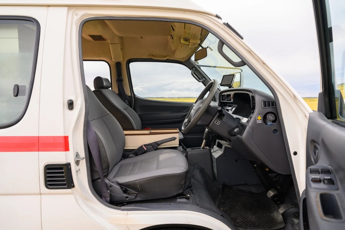 1999-toyota-hiace-ambulance (43)