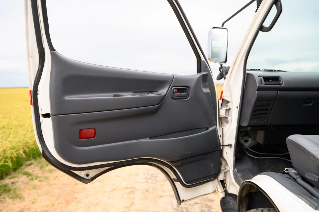 1999-toyota-hiace-ambulance (51)