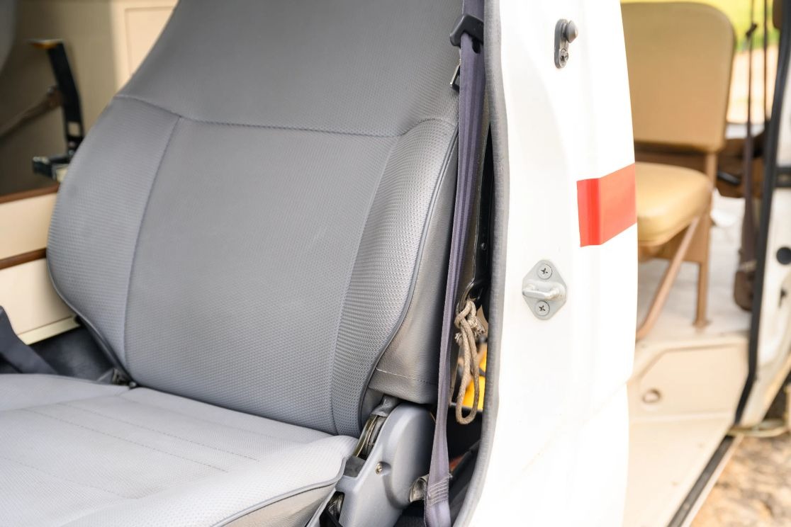 1999-toyota-hiace-ambulance (57)