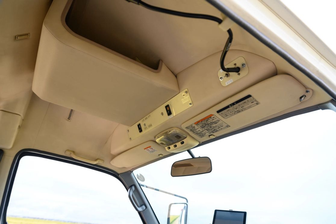 1999-toyota-hiace-ambulance (59)