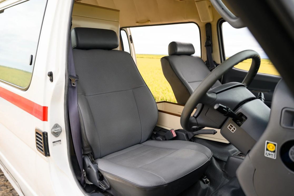 1999-toyota-hiace-ambulance (61)