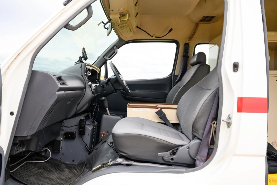 1999-toyota-hiace-ambulance (63)