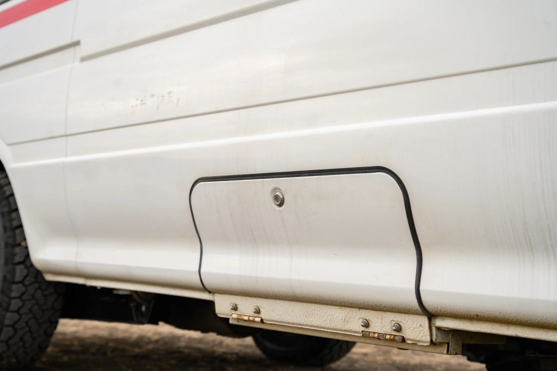 1999-toyota-hiace-ambulance (93)