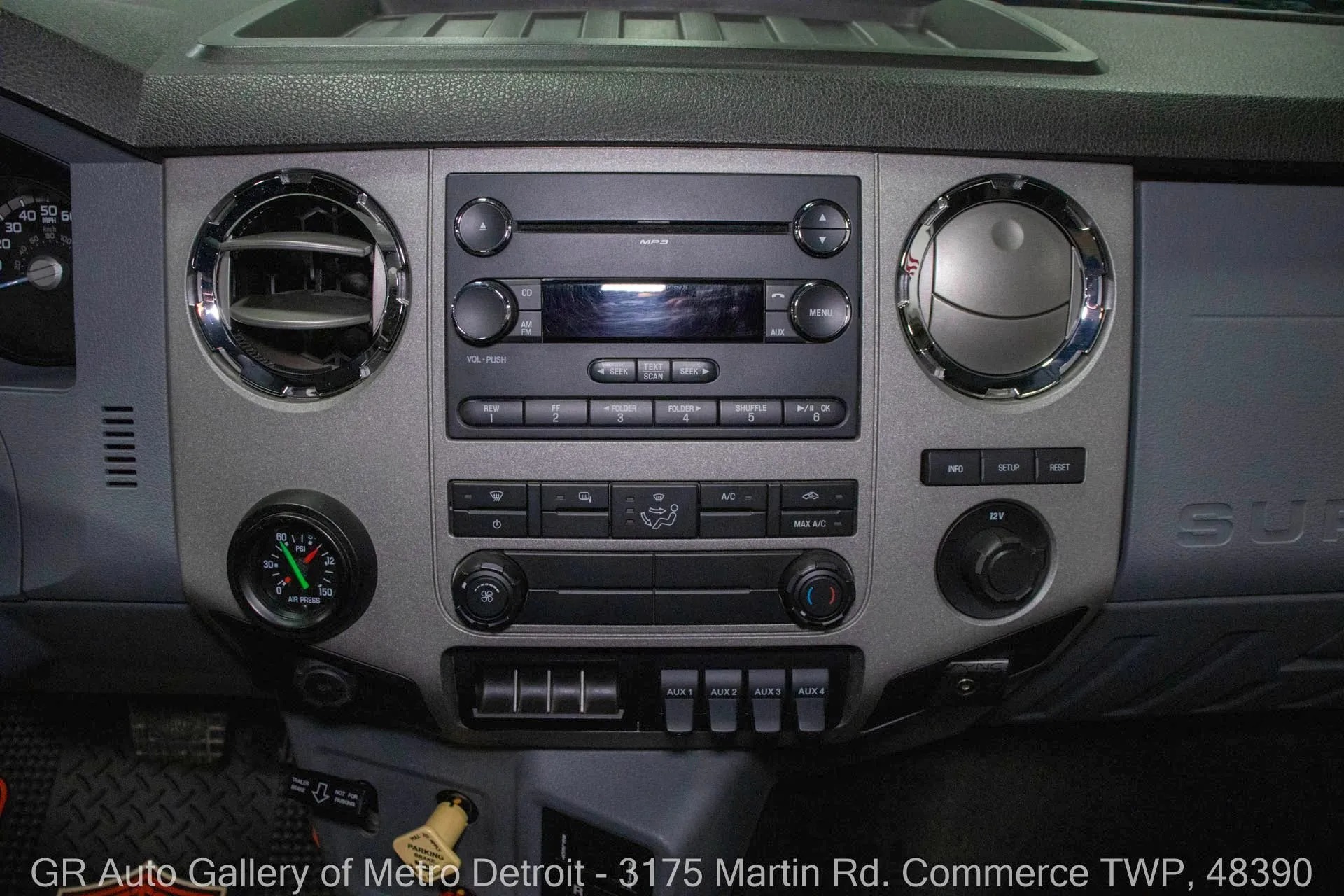 2013-ford-f650-super-duty (45)