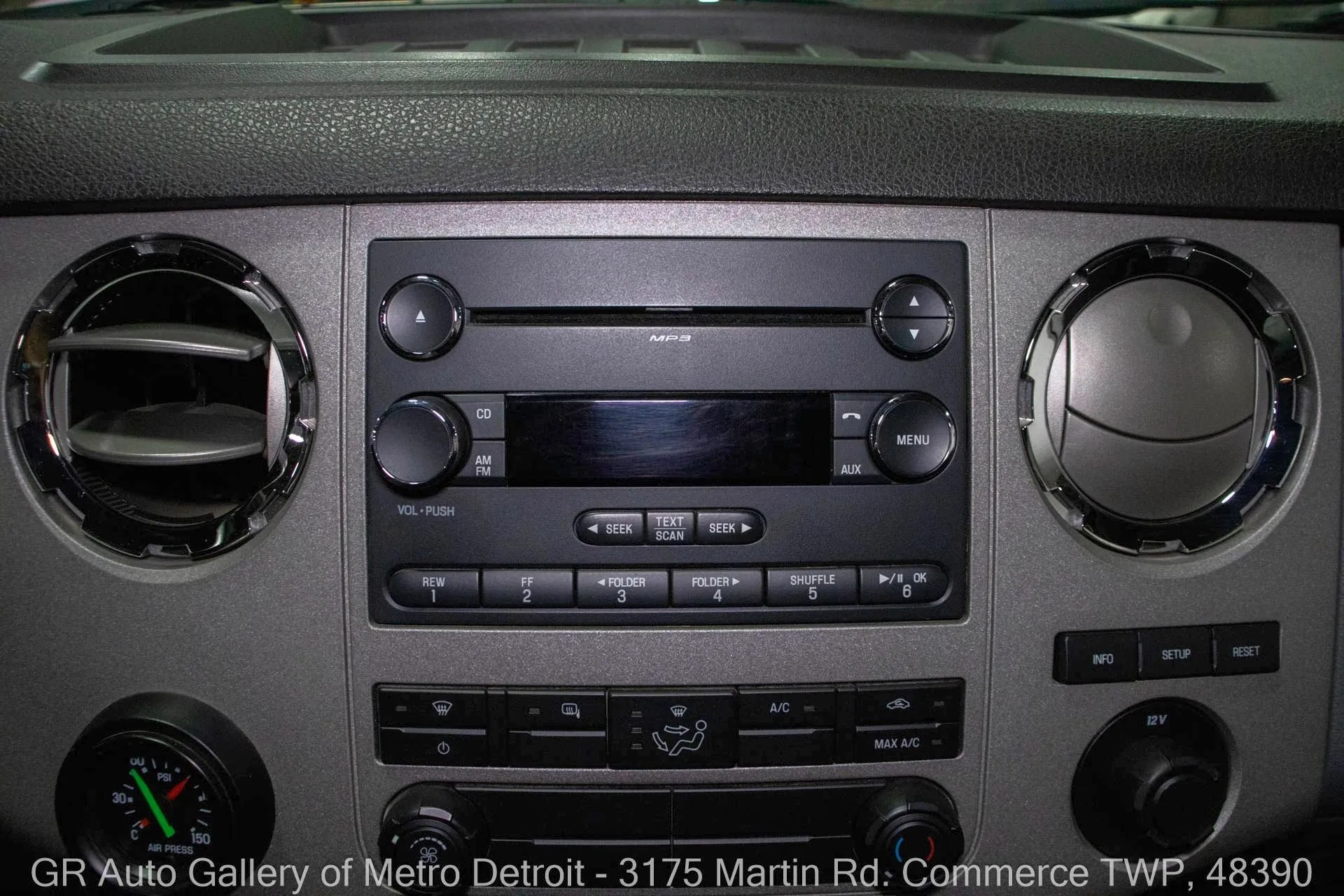 2013-ford-f650-super-duty (54)