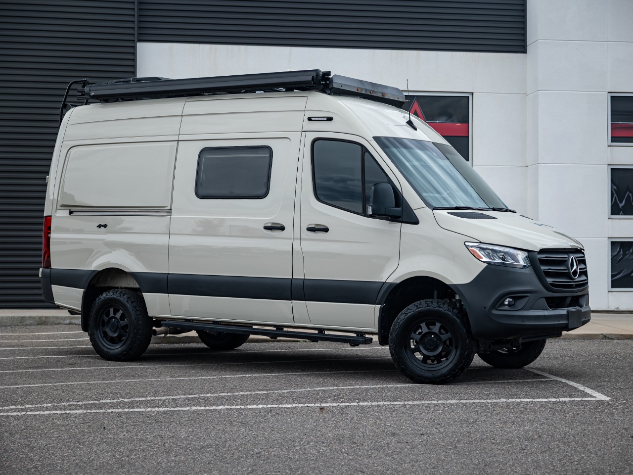 2022 Mercedes-Benz Sprinter 2500 144″ Camper