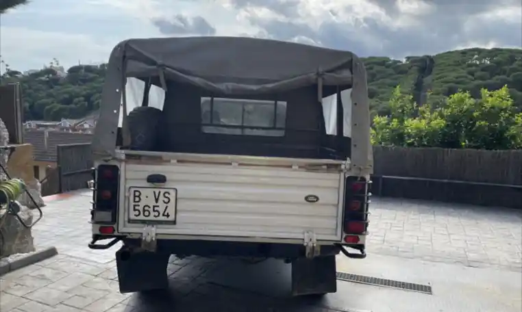 land-rover-defender-130-for-sale-04