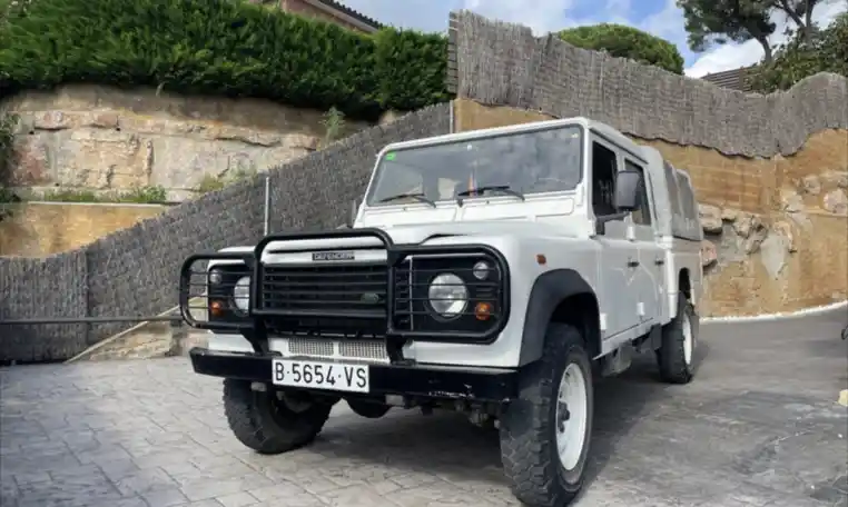 land-rover-defender-130-for-sale-07